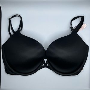 Victoria’s Secret black Very Sexy Push Up Bra. Adjustable straps. Padded.
